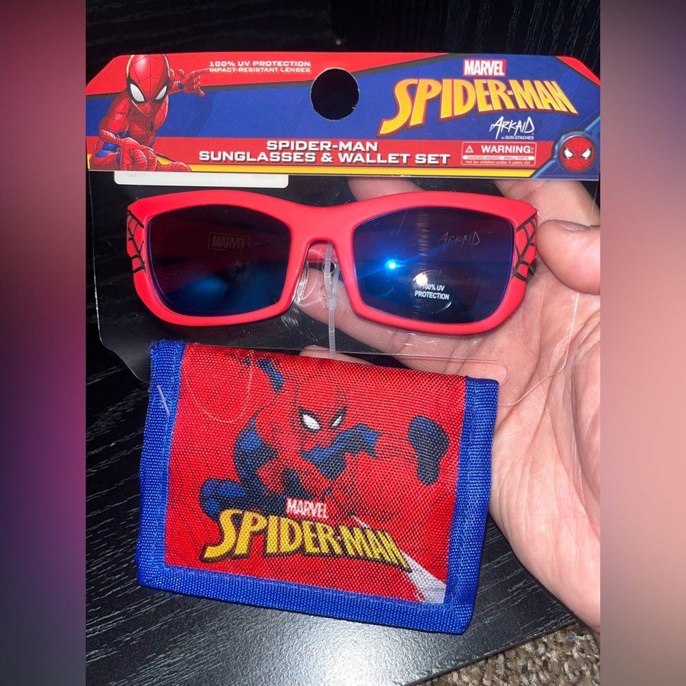 Marvel Red and Blue Spider-Man Sunglasses and Wallet